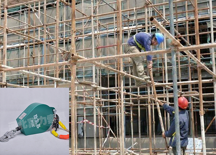 建筑高空施工佩戴防坠器施工图