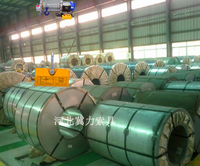 永磁吸盘搭配提升机吊装钢带