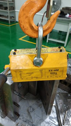 永磁起重器吸吊事故现场图