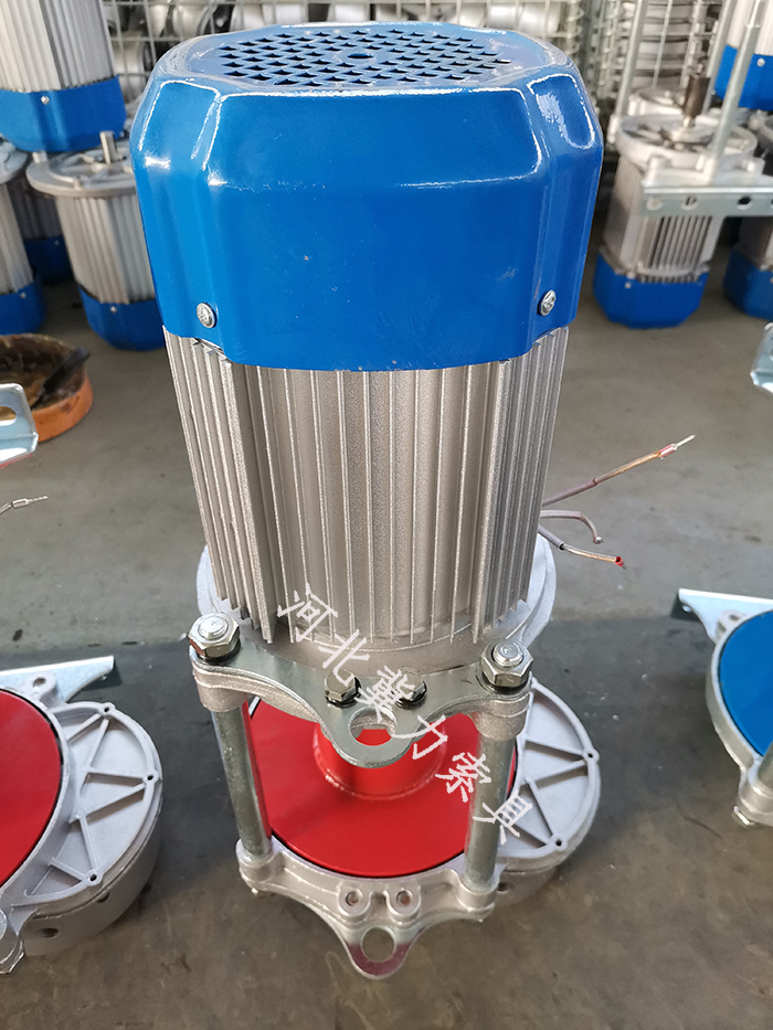 铝壳提升机轻松搬运上楼