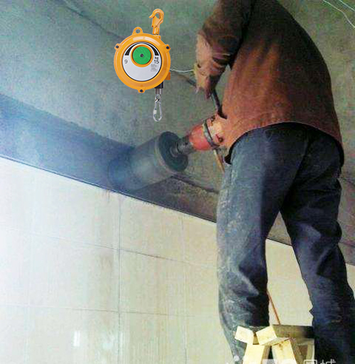 弹簧平衡器辅助水钻打孔