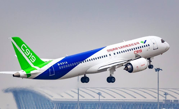 试飞的C919飞机