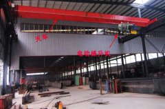 电动提升机吊钩冲顶坠落事故