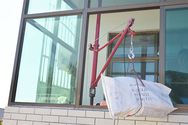 电动提升机高楼吊装门窗