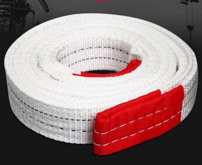 白色扁平吊装带使用