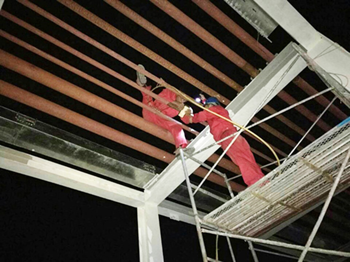 拆房作业事故现场