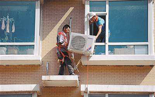 空调外机安装危险图