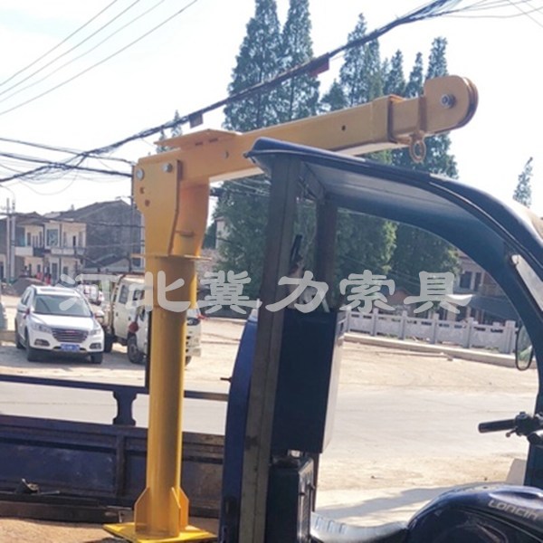 轻型货车小型电动提升机吊装瓷砖