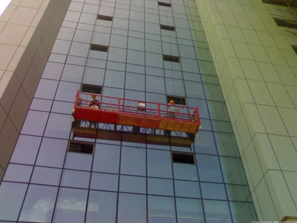 吊篮提升过程中