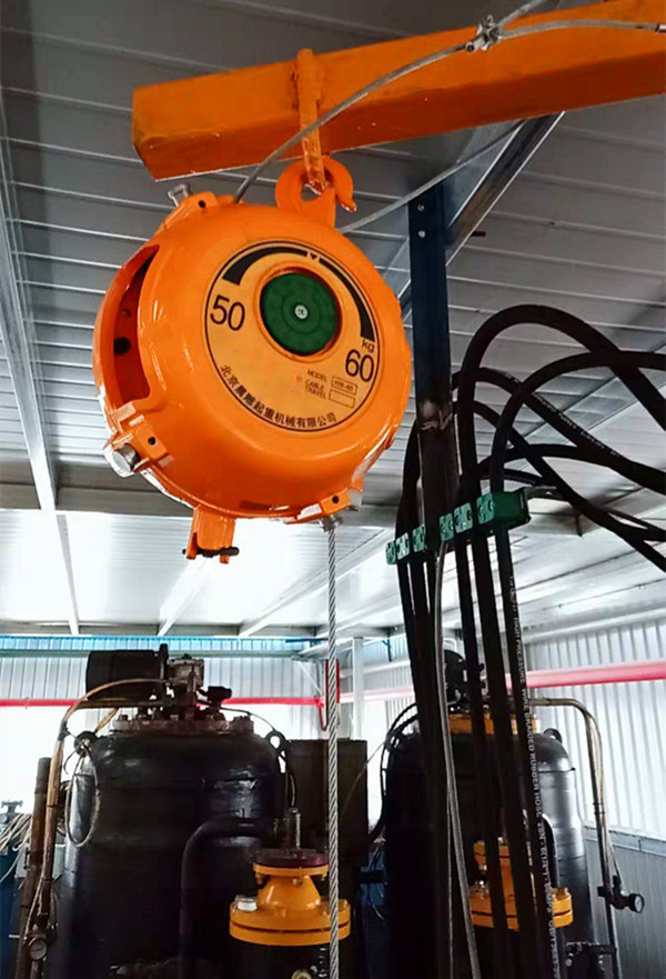 弹簧平衡器施工现场设备拖缆悬挂提高施工效率
