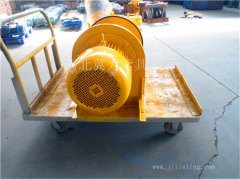 电动卷扬机借助什么工具搬运