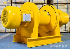 高层楼顶吊运木板使用小型卷