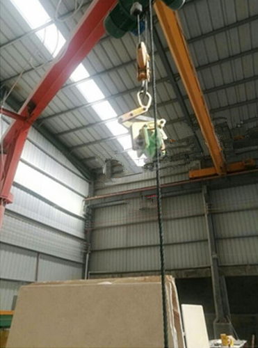 多功能提升机与大理石夹具吊板材案例