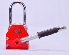 可以用手动永磁起重器清理废